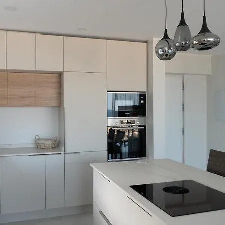 New Luxury Tuulia With Private Pool And Parking