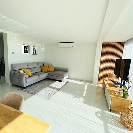 Villa New Luxury Tuulia With Private Pool And Parking