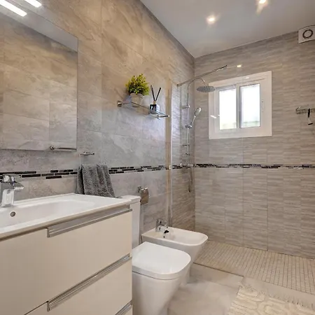 New Luxury Tuulia With Private Pool And Parking Fuengirola